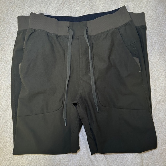 lululemon athletica green Joggers - Picture 2 of 4